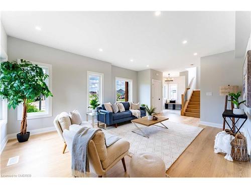 523 Fairway Road, Woodstock, ON - Indoor Photo Showing Living Room