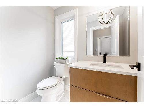 523 Fairway Road, Woodstock, ON - Indoor Photo Showing Bathroom