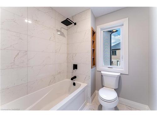 523 Fairway Road, Woodstock, ON - Indoor Photo Showing Bathroom