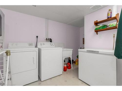 4-165 Main Street E, Grimsby, ON - Indoor Photo Showing Laundry Room