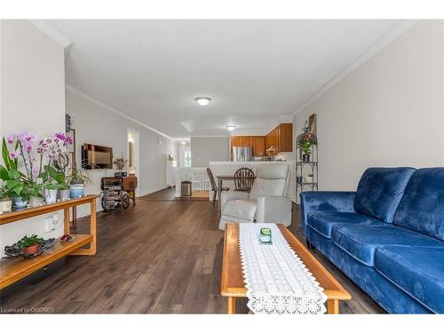 4-165 Main Street E, Grimsby, ON - Indoor Photo Showing Living Room