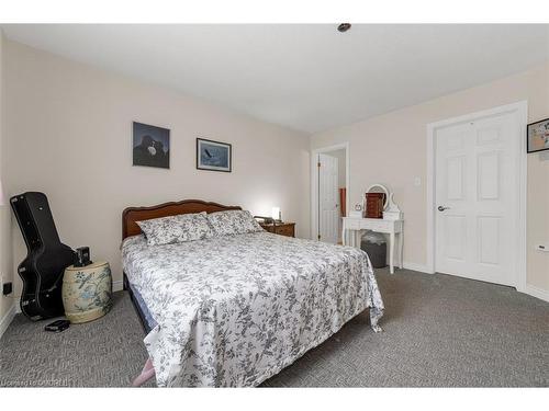 4-165 Main Street E, Grimsby, ON - Indoor Photo Showing Bedroom