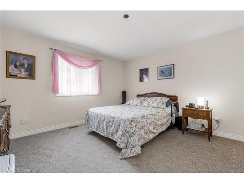 4-165 Main Street E, Grimsby, ON - Indoor Photo Showing Bedroom