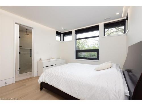 363 Burton Road, Oakville, ON - Indoor Photo Showing Bedroom