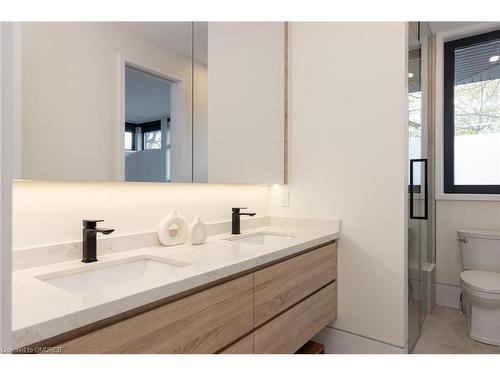 363 Burton Road, Oakville, ON - Indoor Photo Showing Bathroom