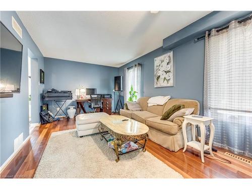 104 Cutters Crescent, Brampton, ON - Indoor Photo Showing Living Room