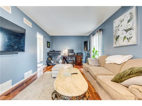 104 Cutters Crescent, Brampton, ON - Indoor Photo Showing Living Room