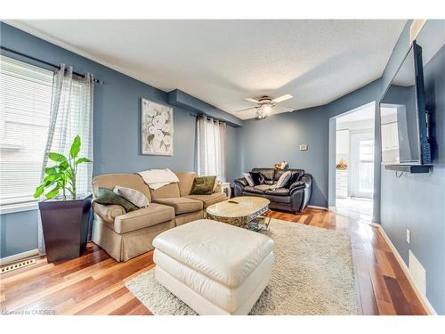 104 Cutters Crescent, Brampton, ON - Indoor Photo Showing Living Room