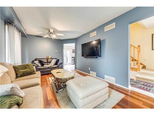 104 Cutters Crescent, Brampton, ON - Indoor Photo Showing Living Room