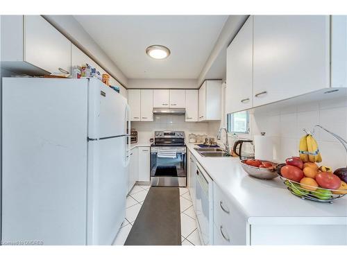 104 Cutters Crescent, Brampton, ON - Indoor Photo Showing Kitchen With Double Sink