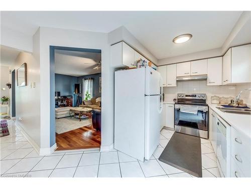 104 Cutters Crescent, Brampton, ON - Indoor Photo Showing Kitchen With Double Sink