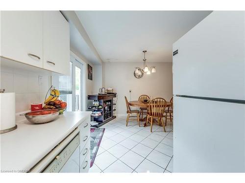 104 Cutters Crescent, Brampton, ON - Indoor Photo Showing Kitchen