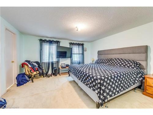 104 Cutters Crescent, Brampton, ON - Indoor Photo Showing Bedroom