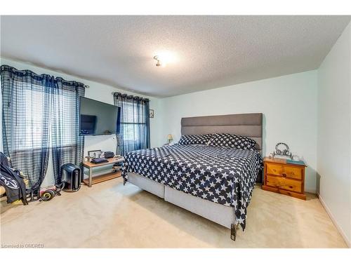 104 Cutters Crescent, Brampton, ON - Indoor Photo Showing Bedroom