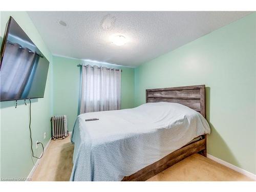 104 Cutters Crescent, Brampton, ON - Indoor Photo Showing Bedroom