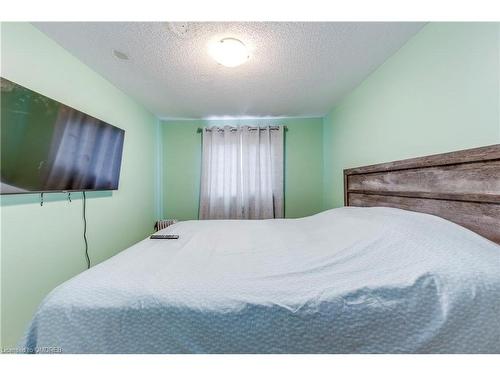 104 Cutters Crescent, Brampton, ON - Indoor Photo Showing Bedroom