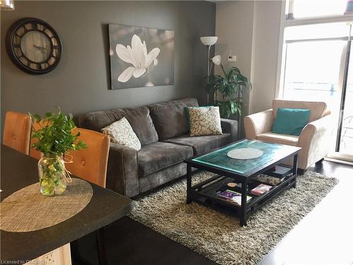 306-5010 Corporate Drive, Burlington, ON - Indoor Photo Showing Living Room