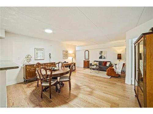 210-1460 Bishops Gate, Oakville, ON - Indoor Photo Showing Dining Room