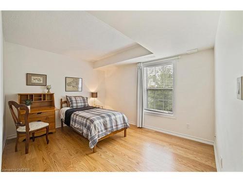 210-1460 Bishops Gate, Oakville, ON - Indoor Photo Showing Bedroom