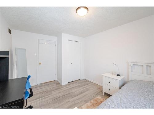 204 Country Club Drive, Guelph, ON - Indoor Photo Showing Bedroom