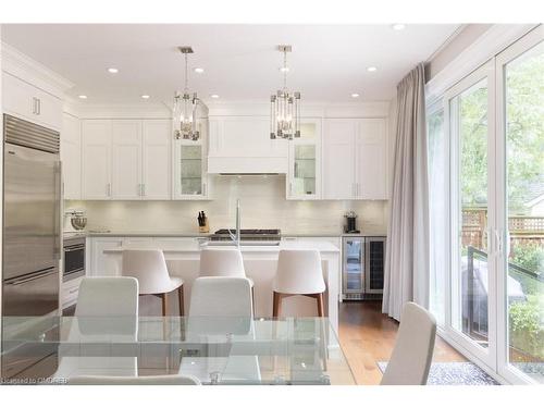 180 Chisholm Street, Oakville, ON - Indoor Photo Showing Kitchen With Upgraded Kitchen