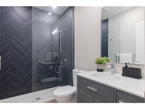 180 Chisholm Street, Oakville, ON - Indoor Photo Showing Bathroom