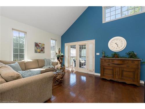 1936 Tiny Beaches Road S, Tiny, ON - Indoor Photo Showing Living Room