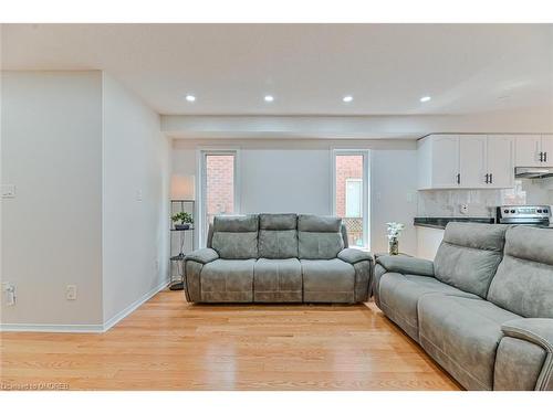 1225 Foxglove Place, Mississauga, ON - Indoor Photo Showing Living Room