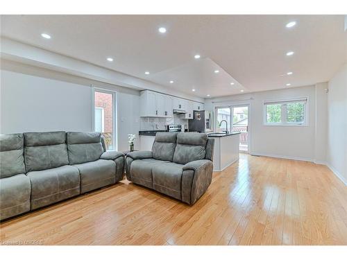 1225 Foxglove Place, Mississauga, ON - Indoor Photo Showing Living Room