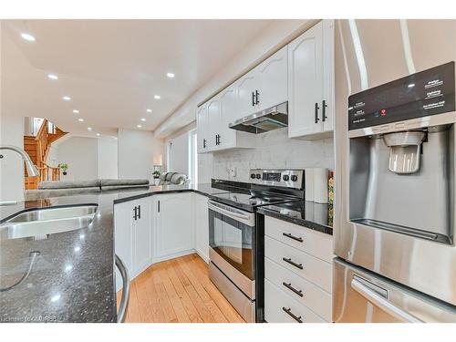 1225 Foxglove Place, Mississauga, ON - Indoor Photo Showing Kitchen With Double Sink With Upgraded Kitchen