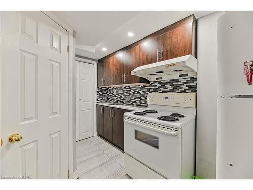 1225 Foxglove Place, Mississauga, ON - Indoor Photo Showing Kitchen