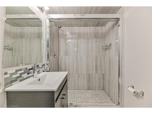 1225 Foxglove Place, Mississauga, ON - Indoor Photo Showing Bathroom