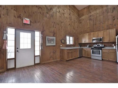 1694 Centre Rd, Carlisle, ON - Indoor Photo Showing Kitchen