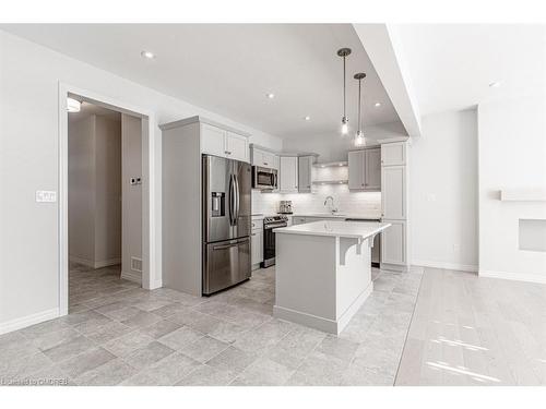 34 Renaissance Drive, St. Thomas, ON - Indoor Photo Showing Kitchen With Upgraded Kitchen