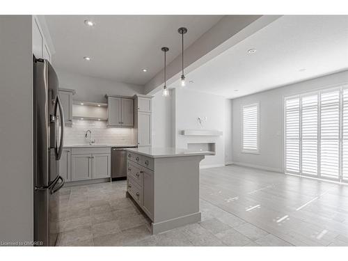 34 Renaissance Drive, St. Thomas, ON - Indoor Photo Showing Kitchen With Upgraded Kitchen