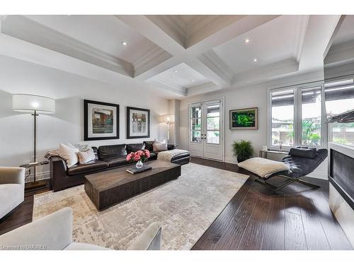 116 Maurice Drive, Oakville, ON - Indoor Photo Showing Living Room