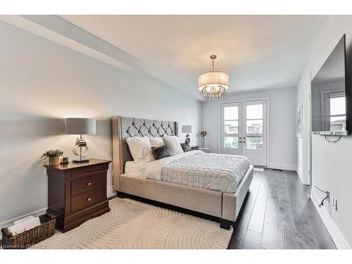 116 Maurice Drive, Oakville, ON - Indoor Photo Showing Bedroom