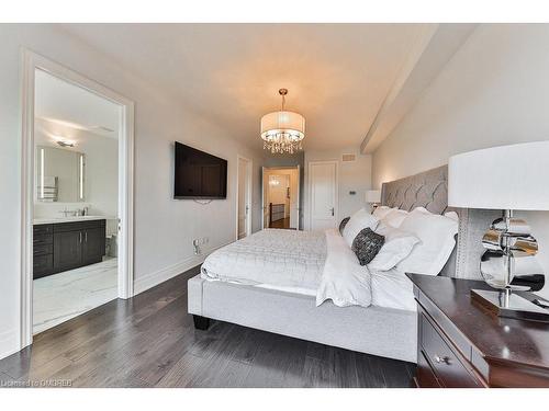 116 Maurice Drive, Oakville, ON - Indoor Photo Showing Bedroom