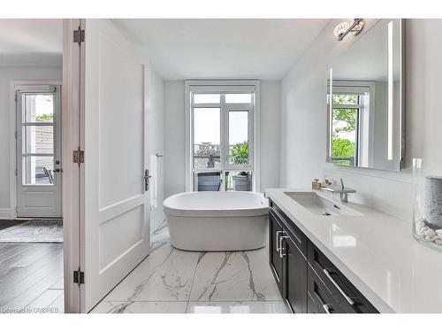 116 Maurice Drive, Oakville, ON - Indoor Photo Showing Bathroom