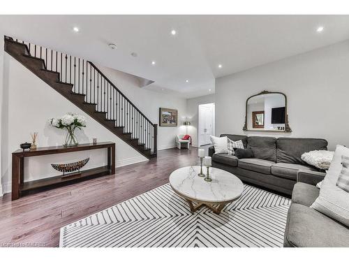 116 Maurice Drive, Oakville, ON - Indoor Photo Showing Living Room