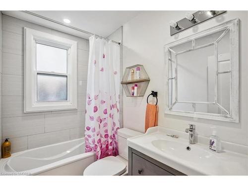 219 Rodgers Road, Hamilton, ON - Indoor Photo Showing Bathroom