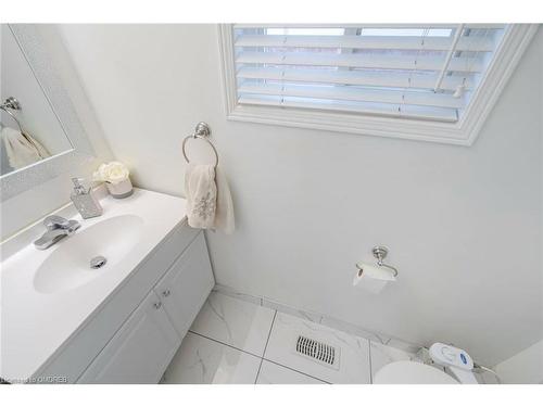 51 Yeaman Drive, Cambridge, ON - Indoor Photo Showing Bathroom