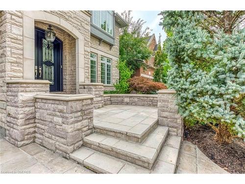 2312 Lyndhurst Drive, Oakville, ON - Outdoor