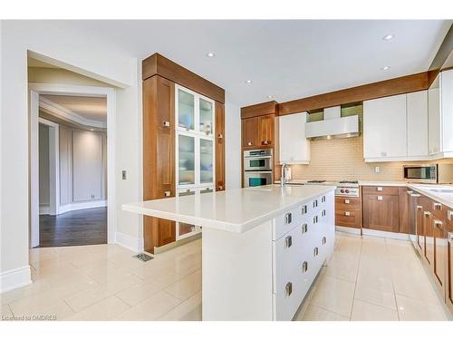 2312 Lyndhurst Drive, Oakville, ON - Indoor Photo Showing Kitchen With Upgraded Kitchen