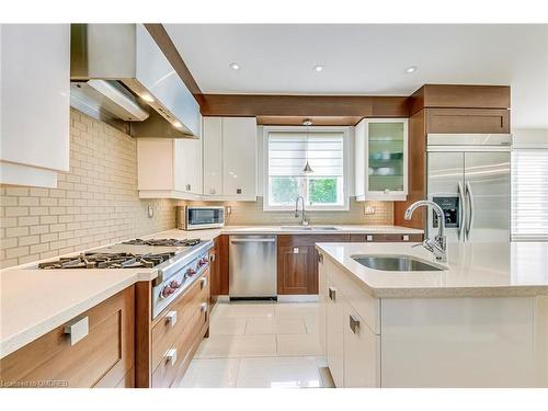 2312 Lyndhurst Drive, Oakville, ON - Indoor Photo Showing Kitchen With Upgraded Kitchen