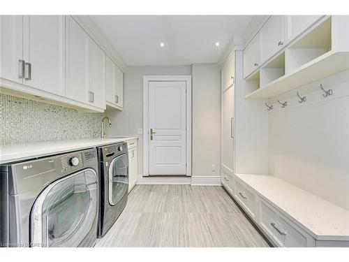 2312 Lyndhurst Drive, Oakville, ON - Indoor Photo Showing Laundry Room