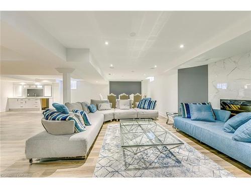 2312 Lyndhurst Drive, Oakville, ON - Indoor Photo Showing Living Room