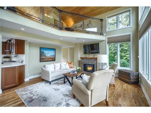 4-75 Maple Avenue South Avenue S, Mississauga, ON - Indoor Photo Showing Living Room With Fireplace