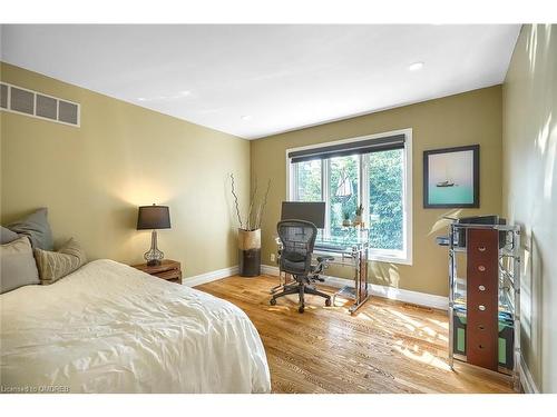 4-75 Maple Avenue South Avenue S, Mississauga, ON - Indoor Photo Showing Bedroom