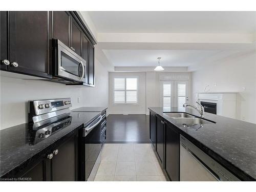 84 Heming Trail, Hamilton, ON - Indoor Photo Showing Kitchen With Double Sink With Upgraded Kitchen